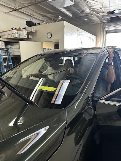 Roadrunner Auto Glass And Window Tint Inc