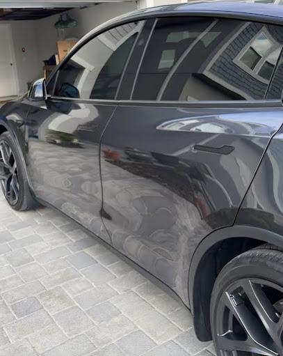 Negocio Thee Tint Shop
