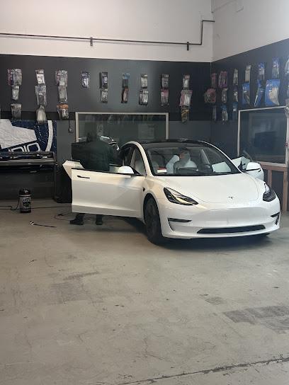 Negocio Woodys Audio &Amp; Tint