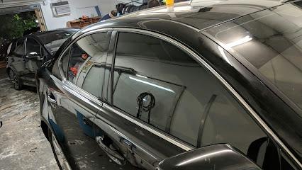 Negocio Gino's Window Tinting & Car Audio