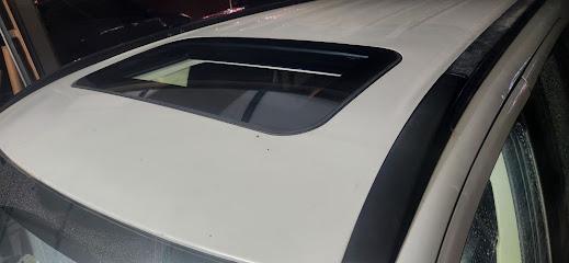 Negocio Midtown Customs Auto Interior