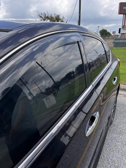 Negocio Ricky's Auto Tint & Windshield Repair