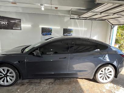 Negocio Ultimate Tint Garage